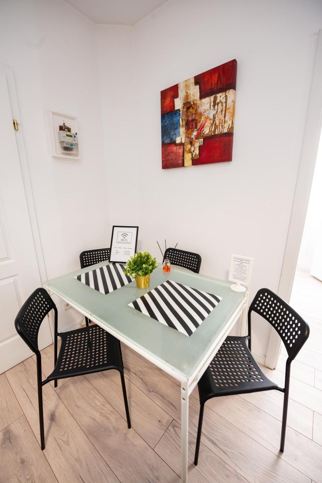 בוקרשט Ideal Accommodation Unirii Square מראה חיצוני תמונה